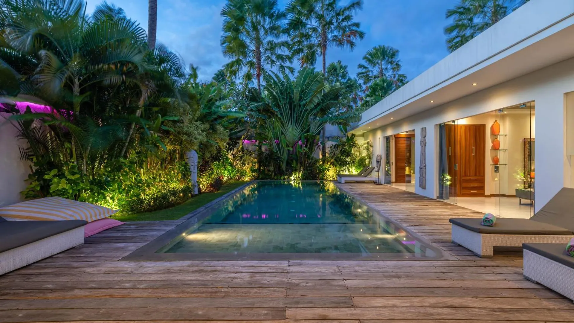 Villa Sawah - 3Bd In Seminyak Center